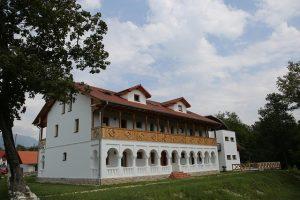 Romania Revealed: A Comprehensive Travel Guide to Discovering the Land of Castles and Legends