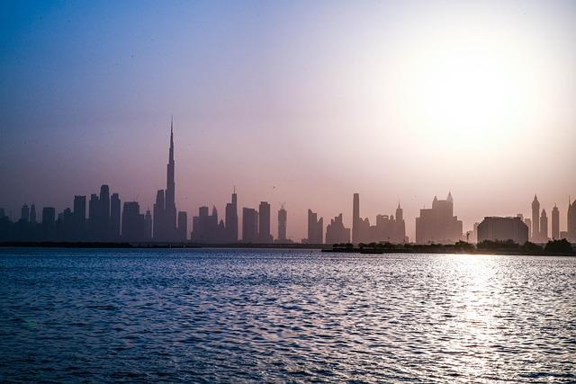 Essential Dubai: A Comprehensive Travel Guide to the City of Innovation, Luxury, and Culture